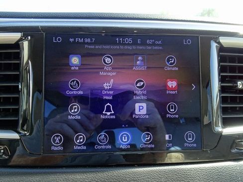 Used 2017 Chrysler Pacifica Premium image 24