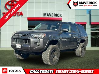 Used 2022 Toyota 4Runner SR5 Premium w/ Moonroof Package AWD/4WD video 1