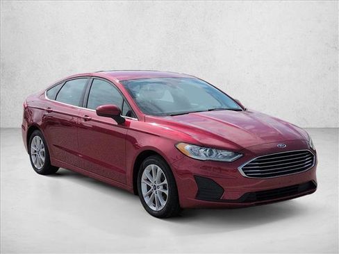 Used 2020 Ford Fusion SE image 3