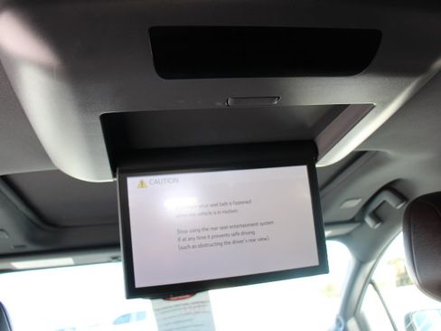 Certified 2023 Toyota Sienna Platinum image 14