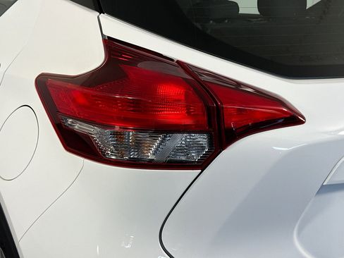 Used 2020 Nissan Kicks S image 36