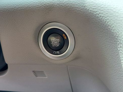 Used 2021 Chrysler Pacifica Touring-L FWD image 29