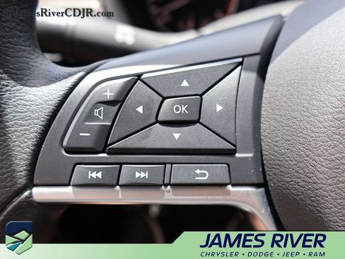 Used 2025 Nissan Altima 2.5 SV FWD image 25