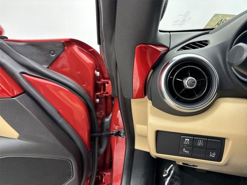 Used 2017 MAZDA MX-5 Miata RF Grand Touring image 31