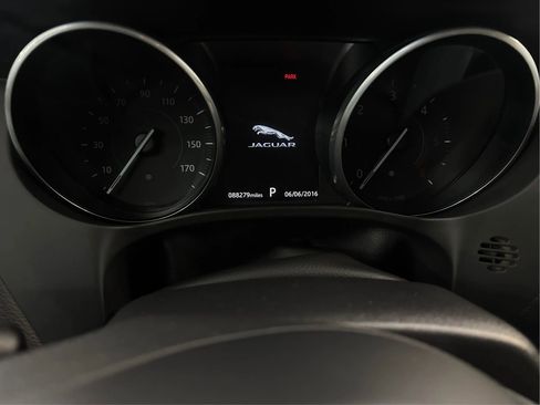 Used 2018 Jaguar F-PACE Premium image 22