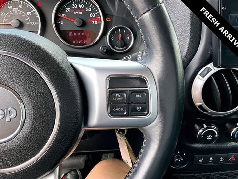 Used 2015 Jeep Wrangler Unlimited Rubicon AWD/4WD image 12