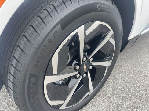 Used 2025 Chevrolet Equinox EV LT image 10