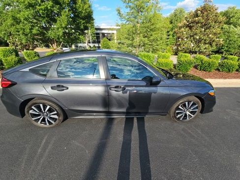 Used 2024 Honda Civic EX-L image 9