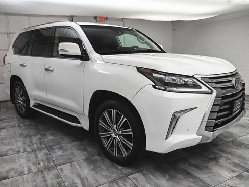 Used 2017 Lexus LX 570 4WD image 3