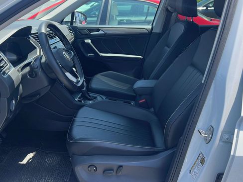 Used 2024 Volkswagen Tiguan SE AWD/4WD image 13