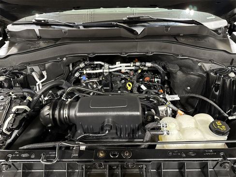 Used 2023 Ford Explorer XLT image 24