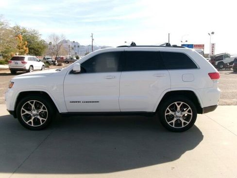 Used 2018 Jeep Grand Cherokee Limited image 12