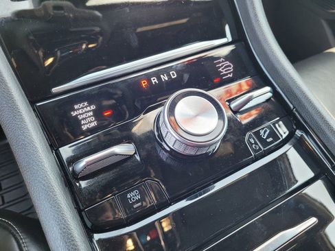 Used 2022 Jeep Grand Cherokee Overland w/ Luxury Tech Group IV AWD/4WD image 22