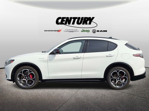 Used 2024 Alfa Romeo Stelvio Veloce AWD/4WD image 7