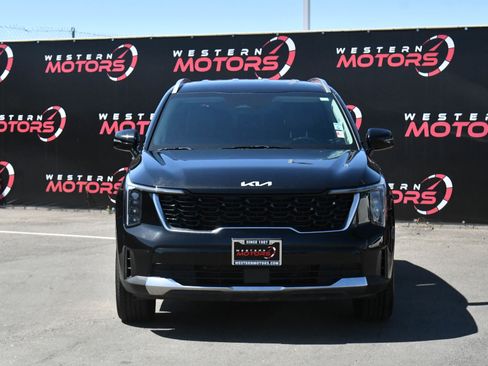 Used 2024 Kia Sorento S image 2