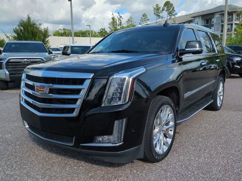 Used 2019 Cadillac Escalade Luxury RWD image 2