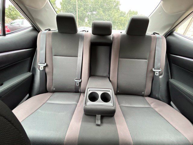 Used 2017 Toyota Corolla LE w/ Carpet Mat Package (TMS) FWD image 32