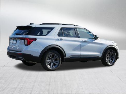 Used 2026 Ford Explorer Active w/ Active Comfort Package AWD/4WD image 7