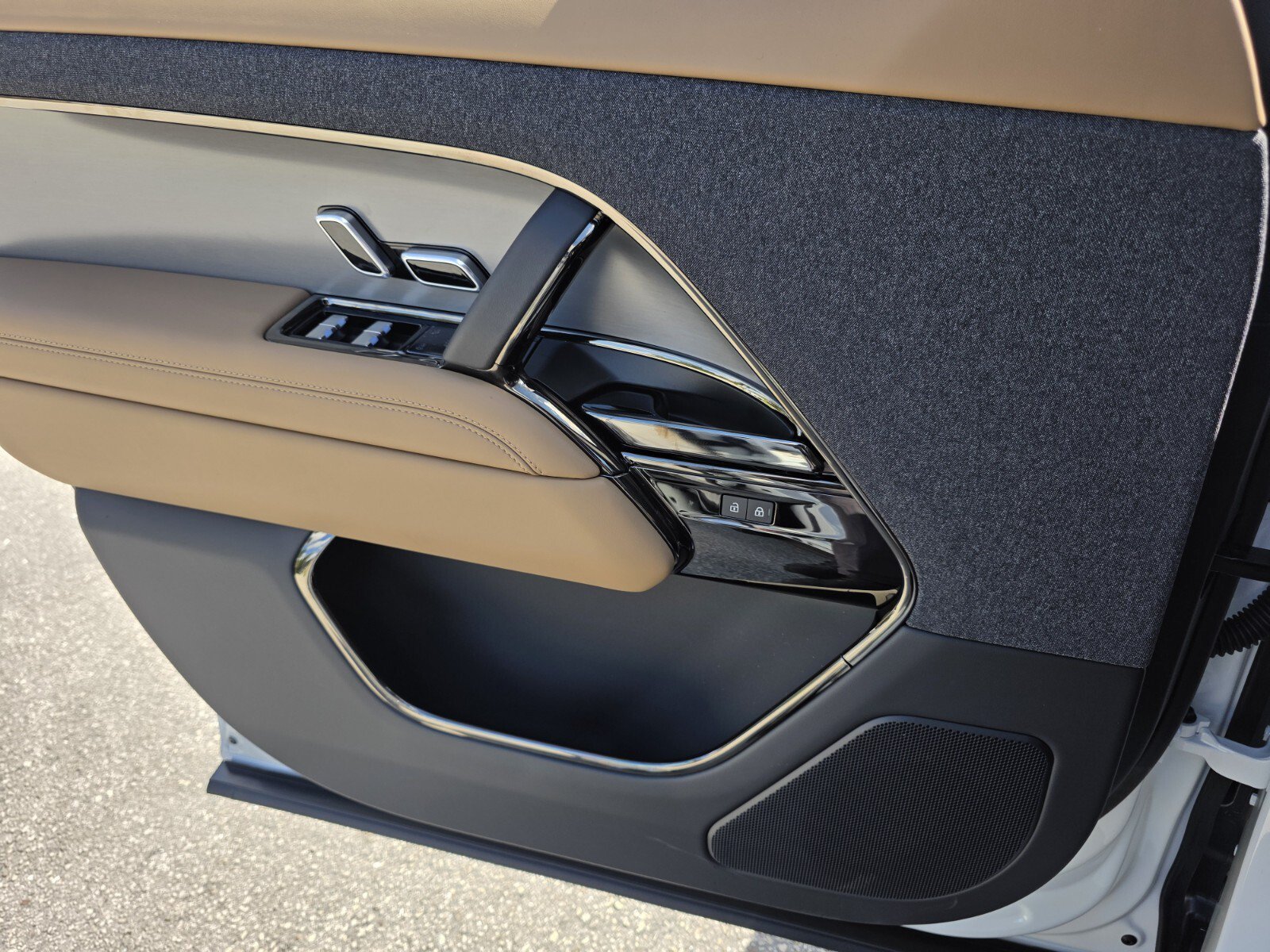 New 2027 Land Rover Range Rover Sport SE AWD/4WD image 17