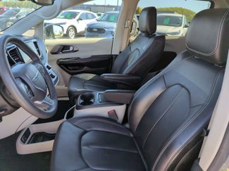 Used 2023 Chrysler Pacifica Touring-L FWD video 4