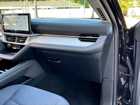 Used 2025 Ford Explorer Active RWD image 16