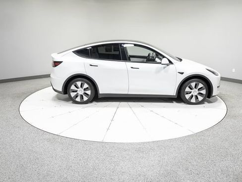 Used 2021 Tesla Model Y Long Range AWD/4WD image 8