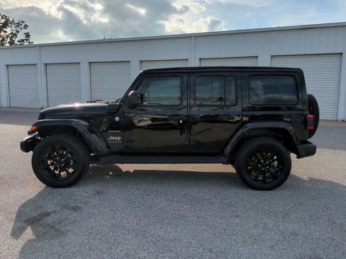 Used 2023 Jeep Wrangler Unlimited Sahara image 8