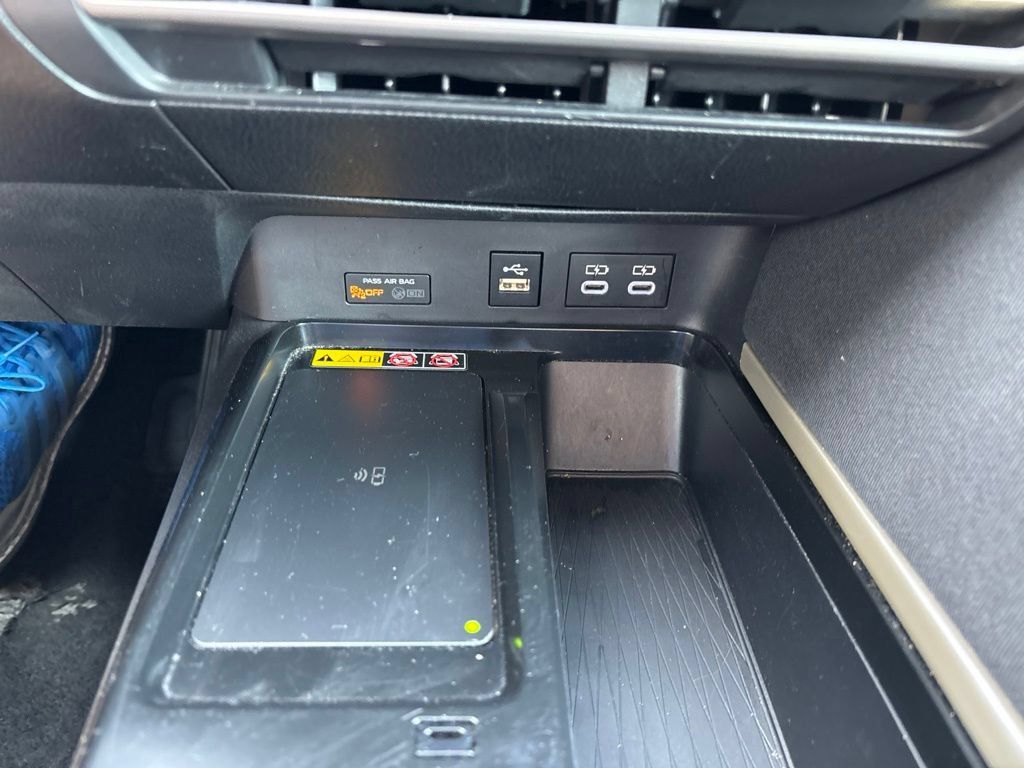 Used 2025 Toyota Camry LE FWD image 41