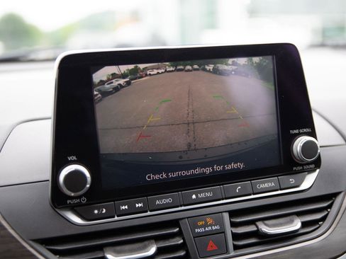 Used 2025 Nissan Altima 2.5 SV FWD image 16