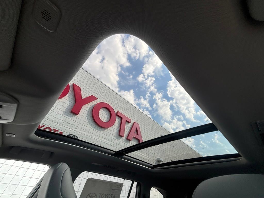 New 2026 Toyota Highlander Platinum AWD/4WD image 19