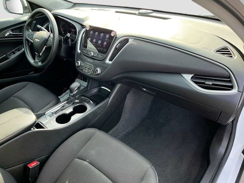 Used 2025 Chevrolet Malibu LT FWD image 34