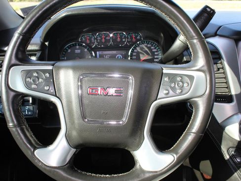 Used 2017 GMC Yukon XL SLT w/ Open Road Package AWD/4WD image 28