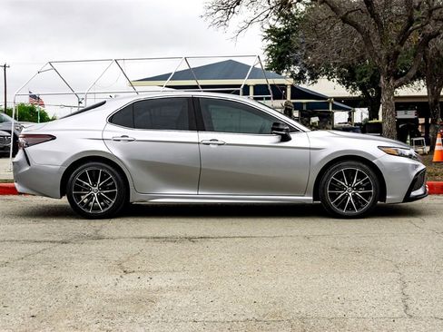 Used 2024 Toyota Camry SE image 4
