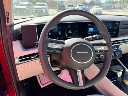 Used 2025 Hyundai Tucson SE image 11