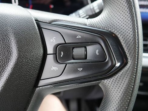 Used 2025 Chevrolet Trax LT FWD image 13