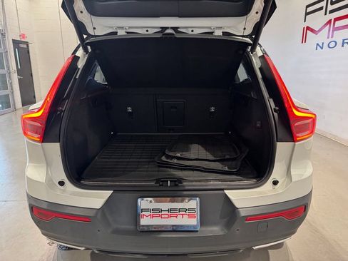 Used 2020 Volvo XC40 T5 R-Design AWD/4WD image 28