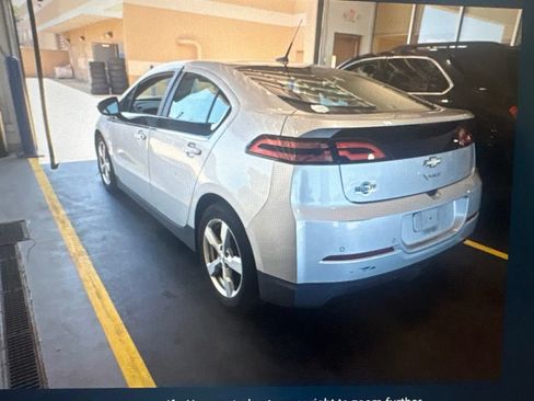 Used 2014 Chevrolet Volt w/ Enhanced Safety Package 1 FWD image 2