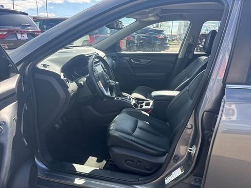 Used 2018 Nissan Rogue SL w/ Premium Package image 10