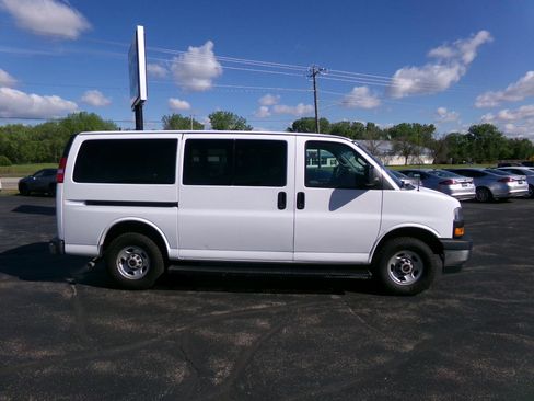 Used 2018 GMC Savana 3500 LS w/ Cold Climate Package RWD image 3
