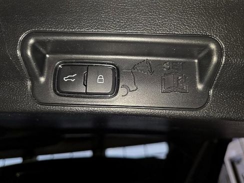 Used 2022 Ford Explorer XLT w/ Equipment Group 202A image 28