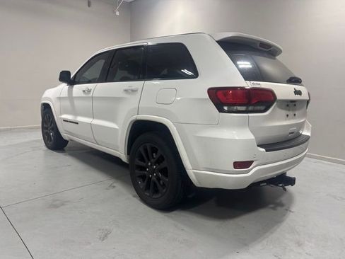 Used 2020 Jeep Grand Cherokee Altitude RWD image 8