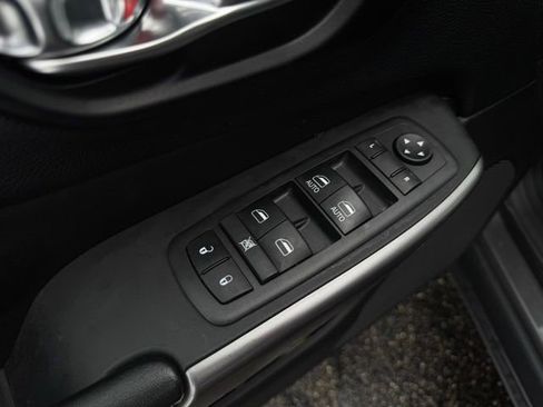 Certified 2021 Jeep Cherokee Latitude Lux w/ Comfort/Convenience Group image 16