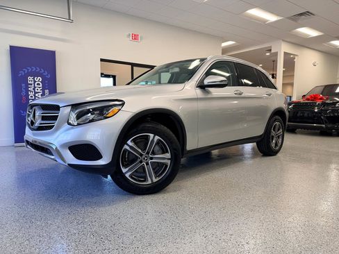 Used 2019 Mercedes-Benz GLC 300 4MATIC image 2