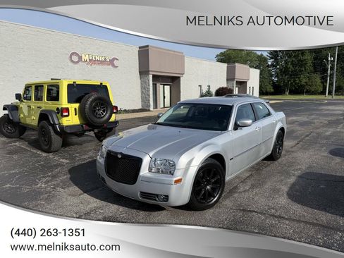 Used 2009 Chrysler 300 Touring RWD image 1