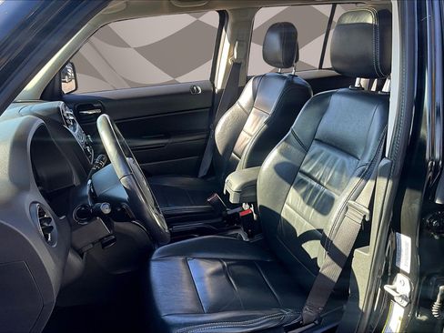 Used 2017 Jeep Patriot High Altitude image 24