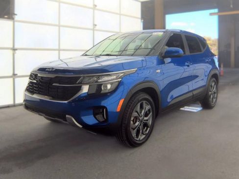 Used 2024 Kia Seltos LX AWD/4WD image 2