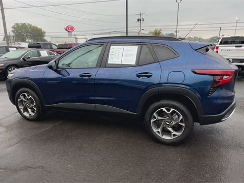 Used 2024 Chevrolet Trax LT w/ Driver Confidence Package image 6