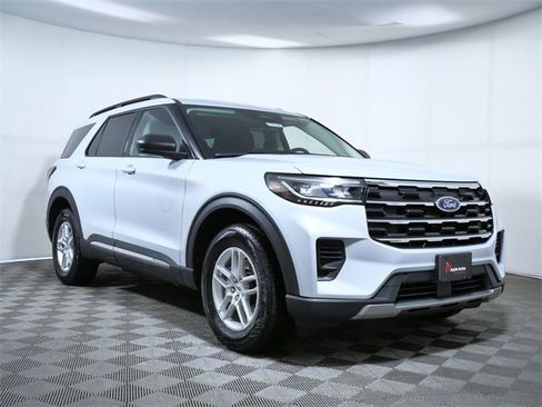 Used 2025 Ford Explorer Active image 1