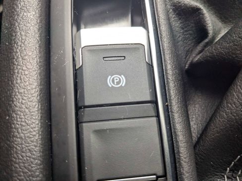 Used 2022 Volkswagen Taos SE FWD image 26