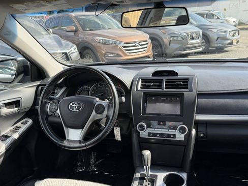 Used 2014 Toyota Camry SE w/ Moonroof Package FWD image 16